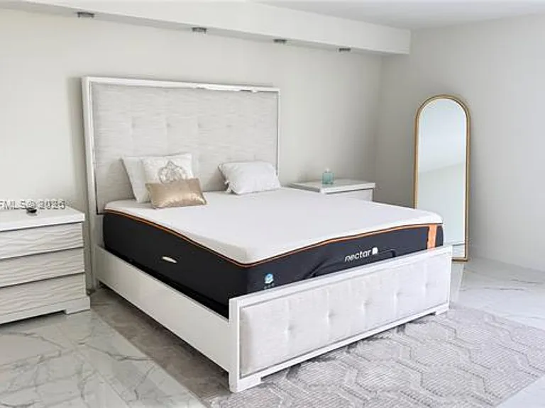 19707 Turnberry Way #18K — Photo 7