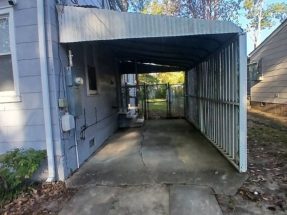 3rd image of 605 Woodvale Ave