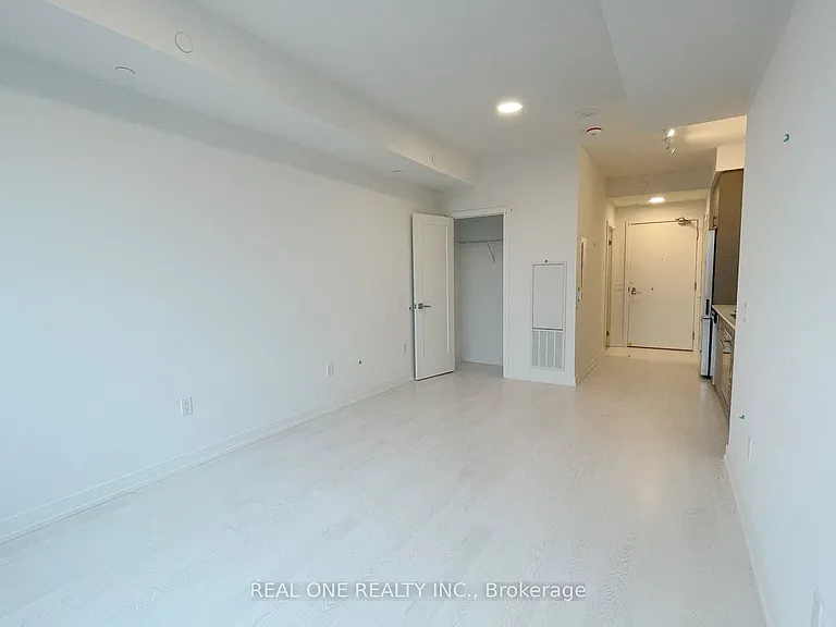 415 Main St W #409 — Photo 8