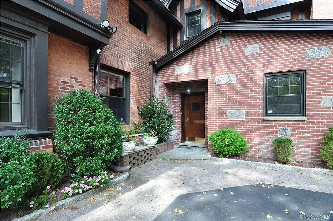 Building Photo - 136 Harriman Rd #2