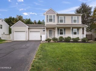 31 Crater Lake Rd, Howell, NJ 07731