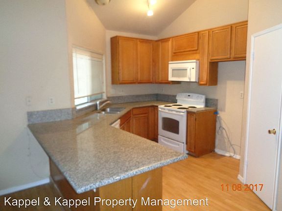 3rd image of 854 Vintage Ave