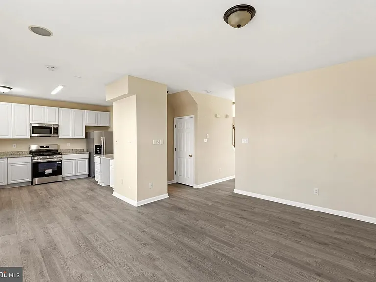 4704 Denview Way — Photo 16