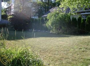 537 N Riverside Ave, Saint Clair, MI 48079