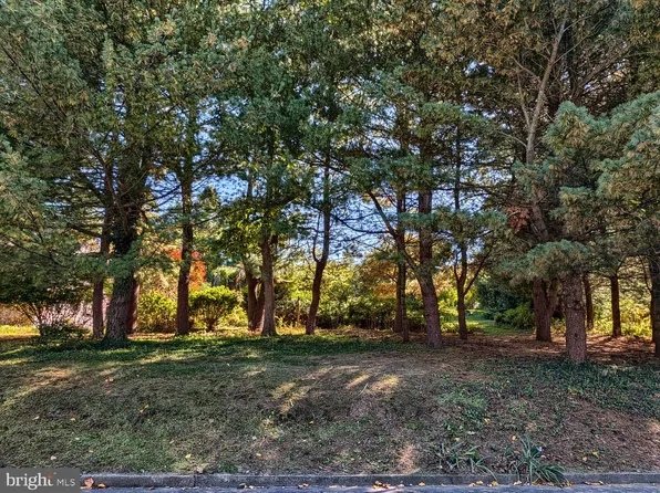 1115 Whitehall Dr, Harrisburg, PA 17110