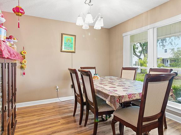 3rd image of 492 Springbrook Ln