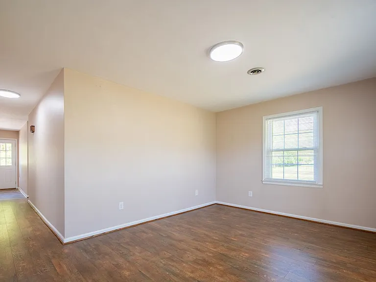 2561 Rutrough Rd — Photo 37