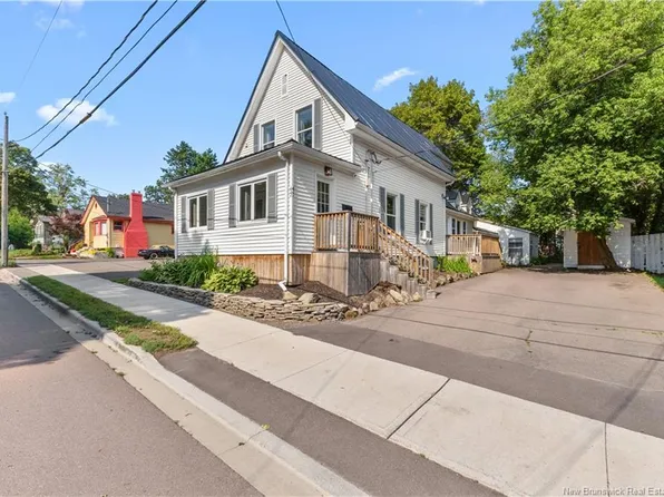 47 Peter St, Moncton, NB E1A 3W3