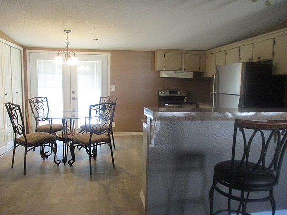 3rd image of 61 Big Valley Cir