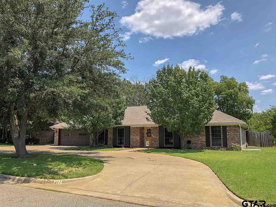 1st image of 217 W Oak Cir