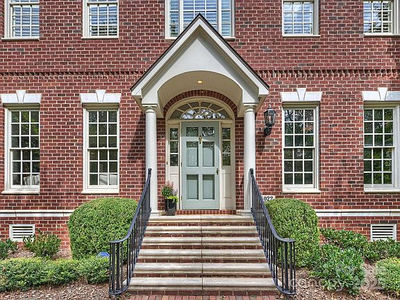 2nd image of 5022 Fairlawn Crescent Ct