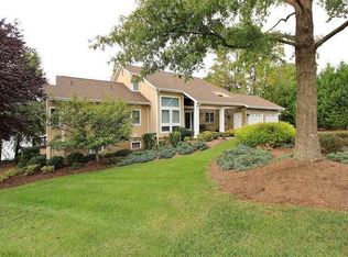 140 N Pointe Ln, Moneta, VA 24121