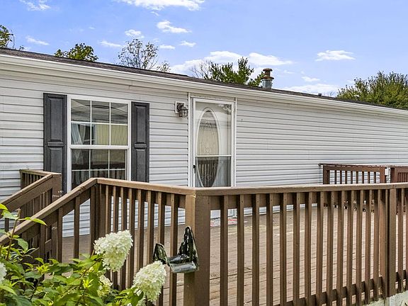 2nd image of 63 Erica Cir