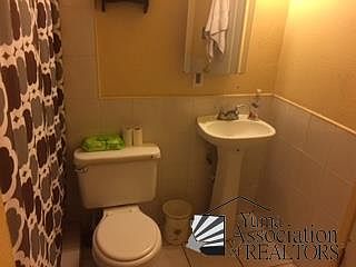 4th image of 587 E Lakin Dr