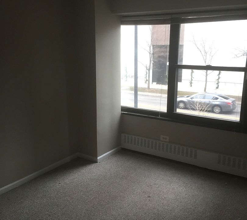2nd image of 6030 N Sheridan Rd APT 212