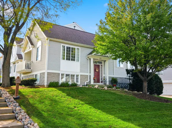 2231 Dawson Ln, Algonquin, IL 60102