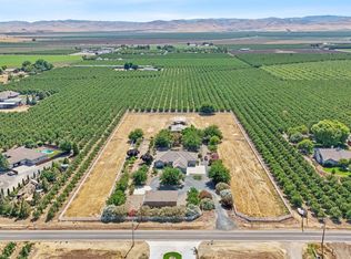 18413 Sycamore Ave, Patterson, CA 95363