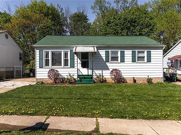 3rd image of 3912 Stanley Ave