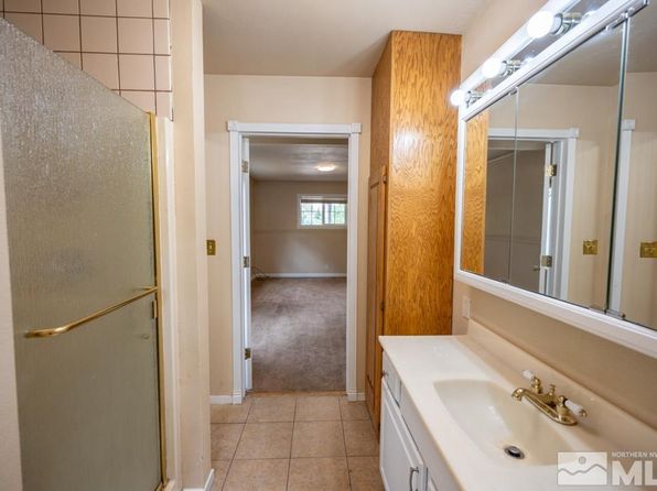 215 Mule Deer Rd, Coleville, CA 96107