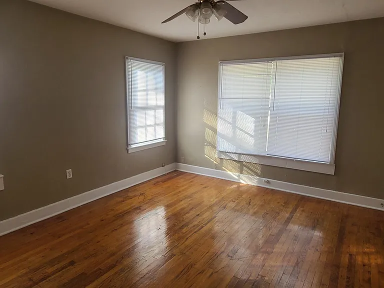 327 Decelle St #B — Photo 26
