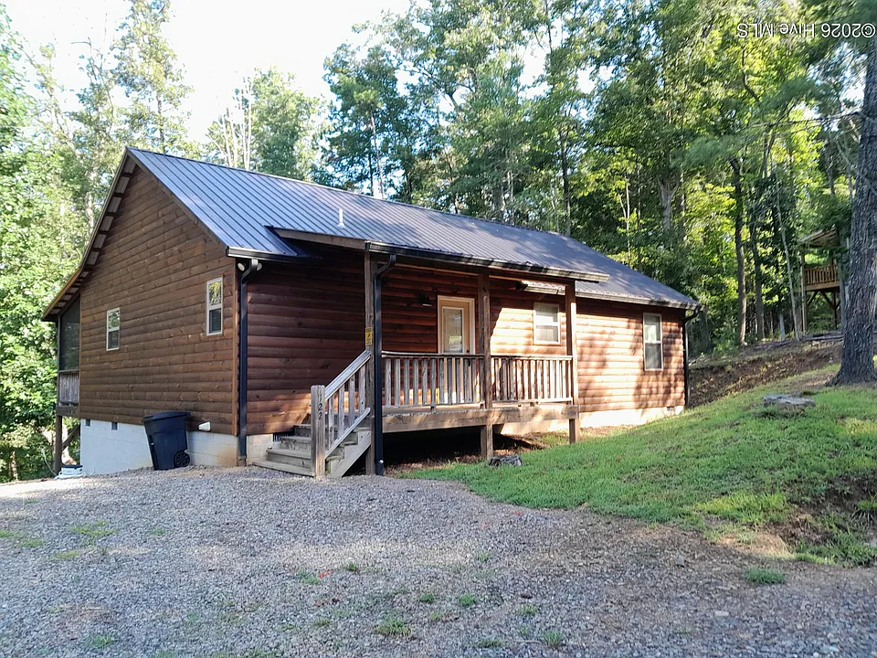 122 Woodcrest Dr