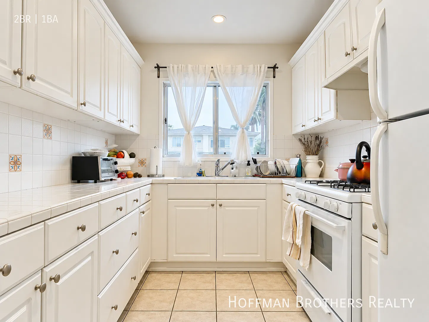 Rehabbed 2-Bedroom Near Melrose Place with Covered Parking — Photo 2