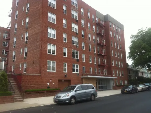 735 Avenue W image 1 of 8