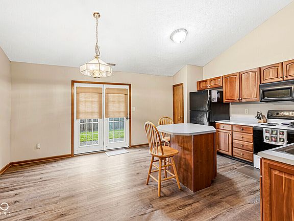 3rd image of 900 Elmwood Dr