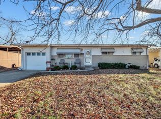 2090 Flight Dr, Florissant, MO 63031