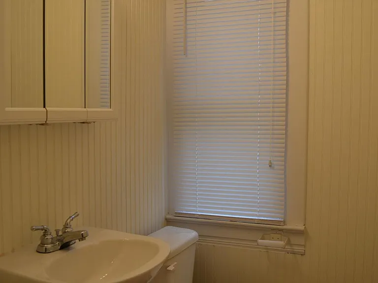 230 W State St — Photo 5