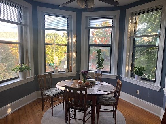 Dining Room, Amazing Light!