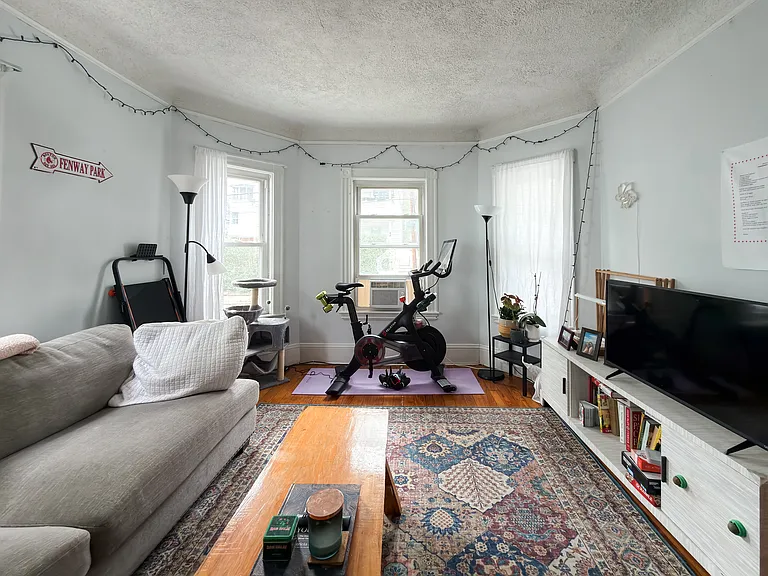 15 Charnwood Rd #1 — Photo 1