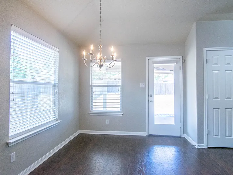 504 Comal Run — Photo 9