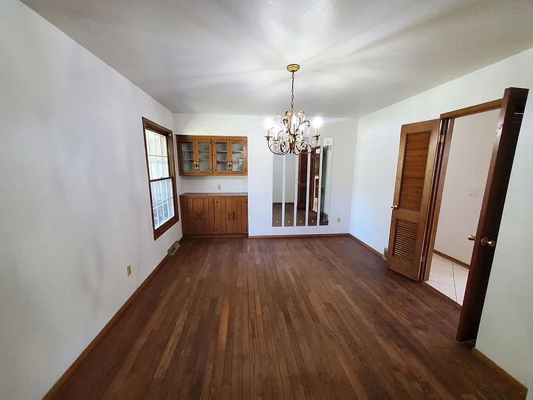 N55W21387 Logan Dr — Photo 9