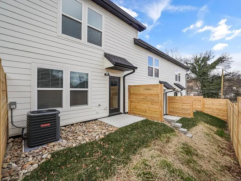 116 Shipman Dr NE — Photo 21