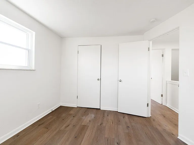 4040-4042 Halsey Pl — Photo 13