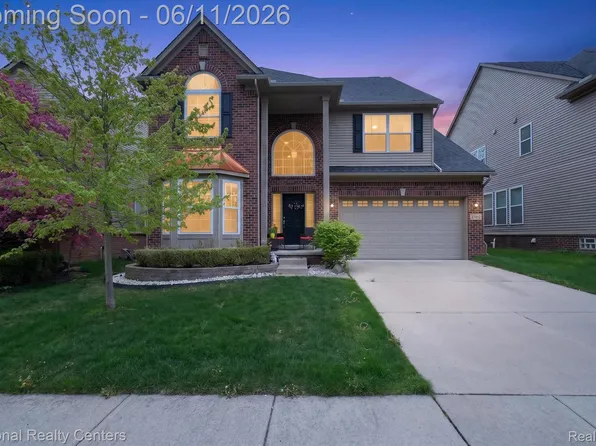 27412 Victoria Rd, Novi, MI 48374