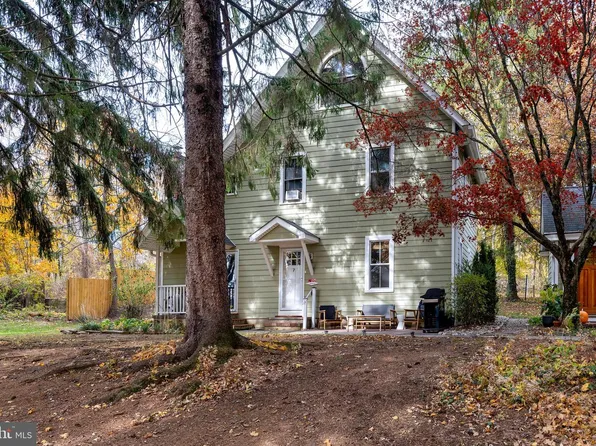 7 Castle Ln, Hopewell, NJ 08525