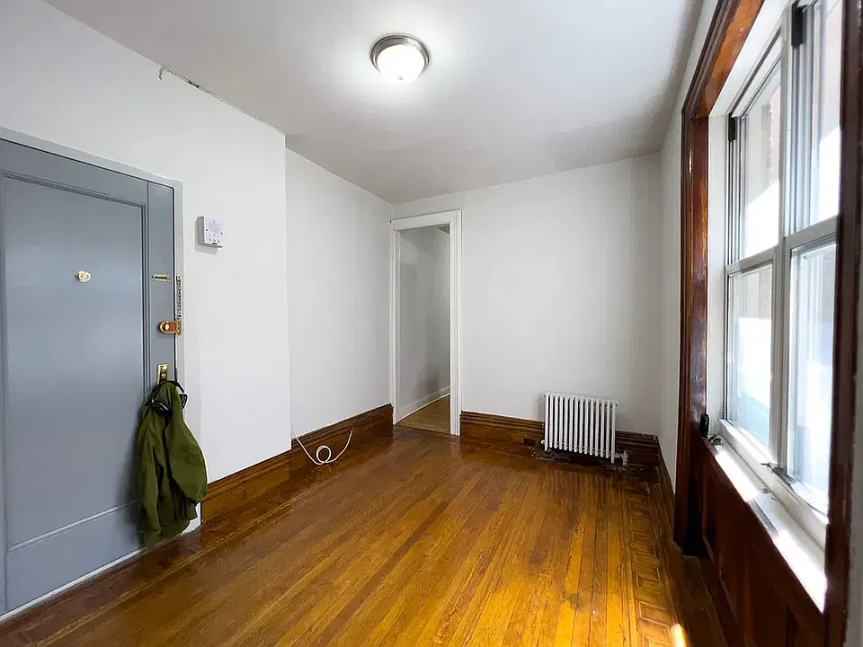 42 Bank St #25