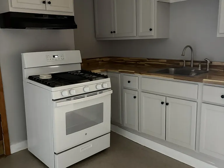 27 Hudson Ave — Photo 11
