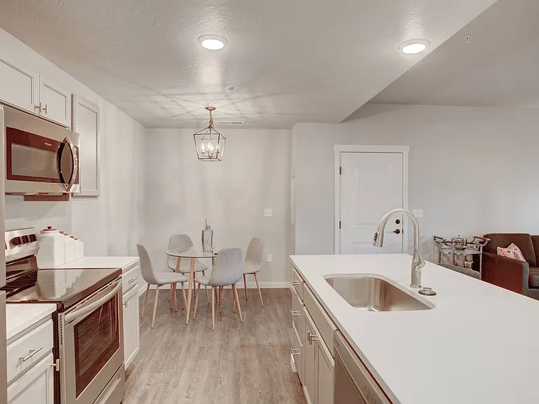 1420 Maple Grove Apartments — Photo 31