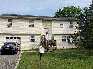25 Marshall St, Patchogue, NY 11772