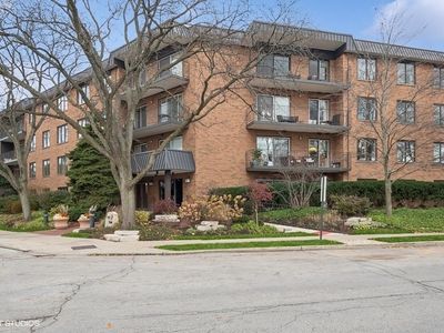 711 Oak St APT 408, Winnetka, IL, 60093