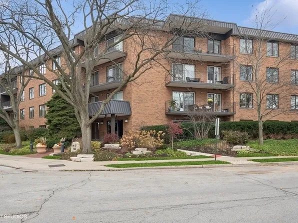 711 Oak St APT 408, Winnetka, IL 60093