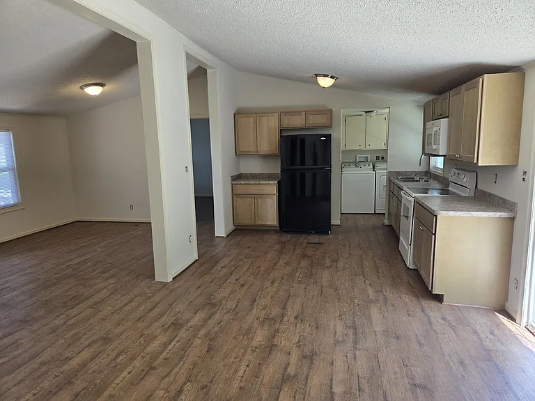3041 Travellers Rd — Photo 7