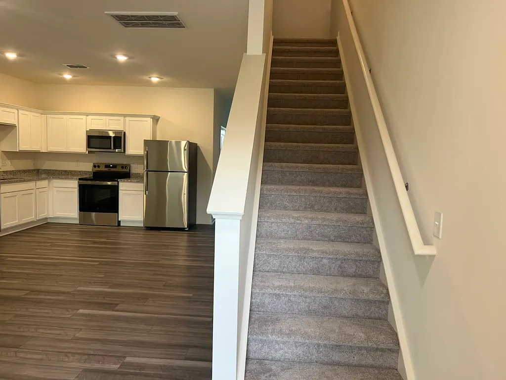 3 bed, 1594 sqft, $1,795 — Photo 3