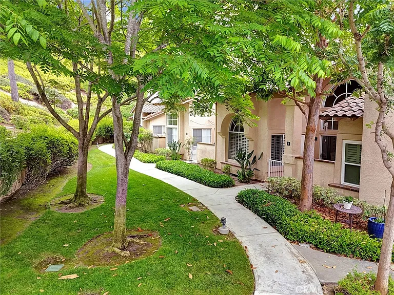 6 Nightingale Dr — Photo 41