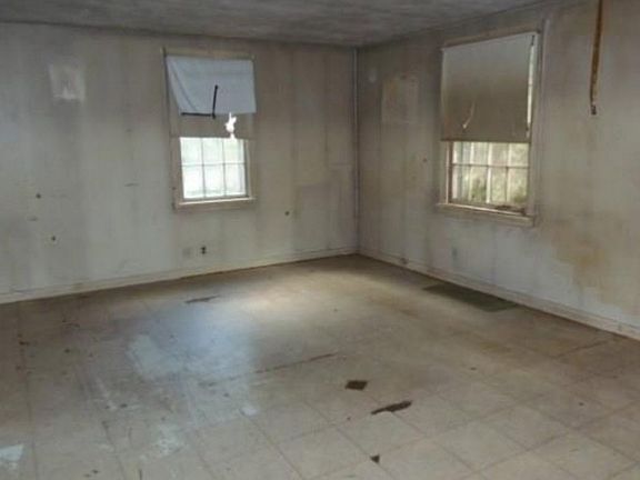 2nd image of 1477 E Mason St