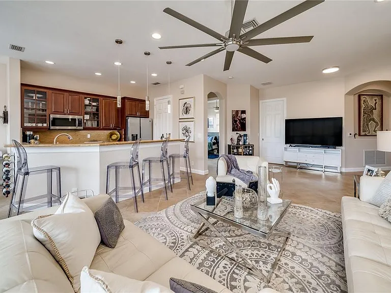 8012 NW 128th Ln — Photo 4