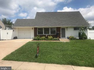 34 Viking Ln, Levittown, PA 19054